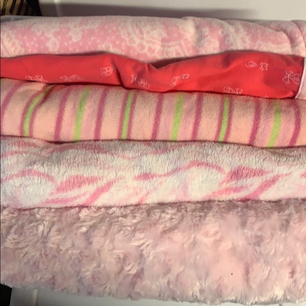 🌸lot of 5 baby girl blankets 🌸